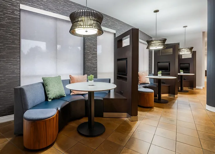Courtyard By Marriott Auburn