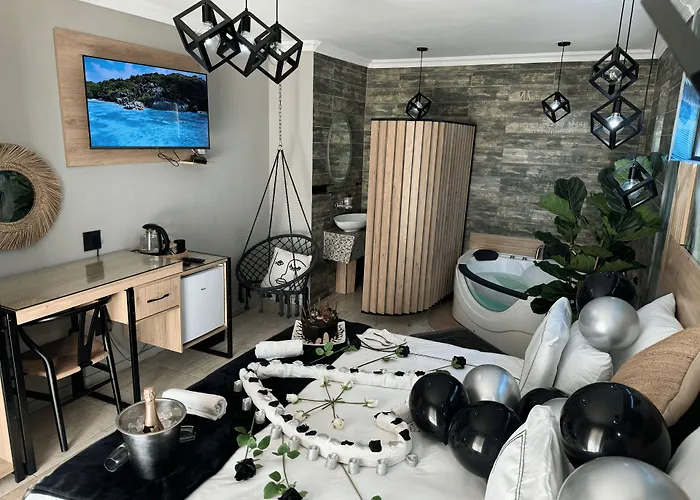 Africa Paradise - Or Tambo Airport Boutique Hotel