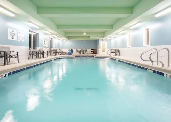 Holiday Inn Express & Suites Manhattan By Ihg