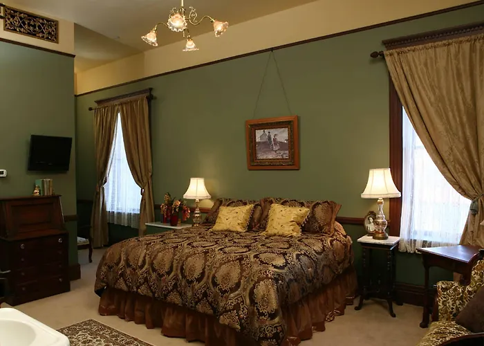 Martin & Mason Hotel