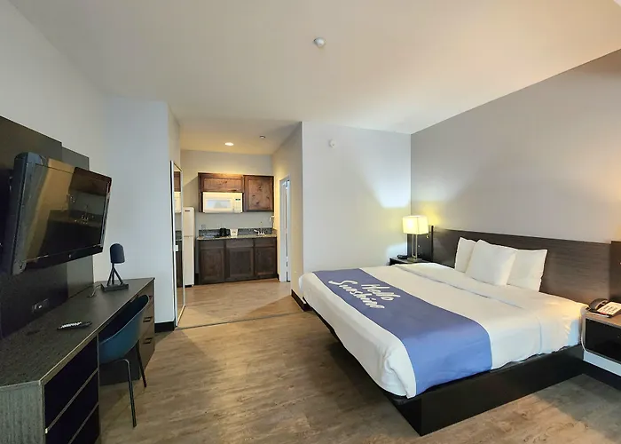 Days Inn & Suites By Wyndham Gonzales Tx