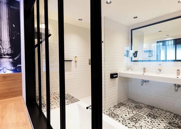 Hotel Leo Station Et Annexes