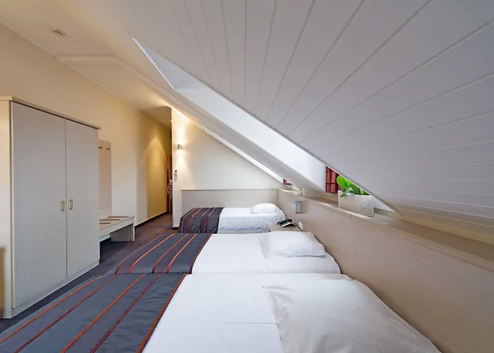 Hotel Leo Station Et Annexes