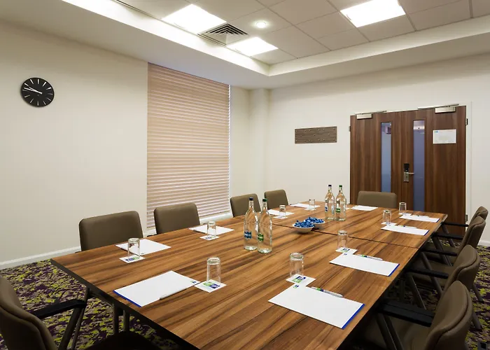 Holiday Inn Express Harlow By Ihg