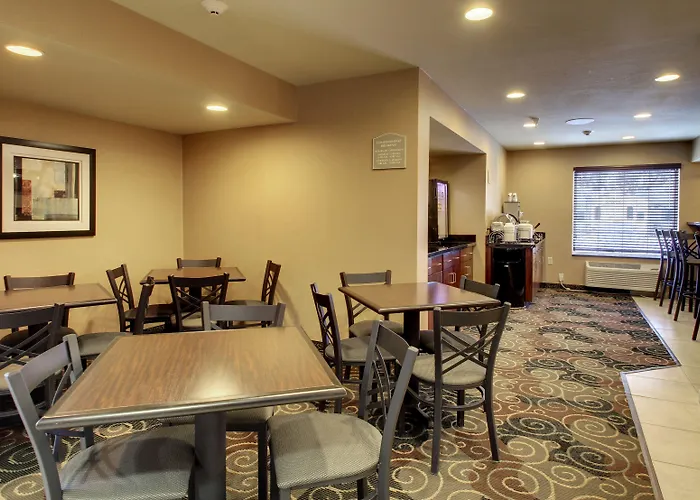 Cobblestone Inn & Suites - Rugby