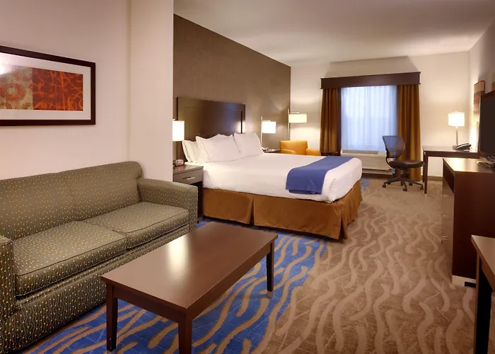 Holiday Inn Express & Suites Overland Park By Ihg