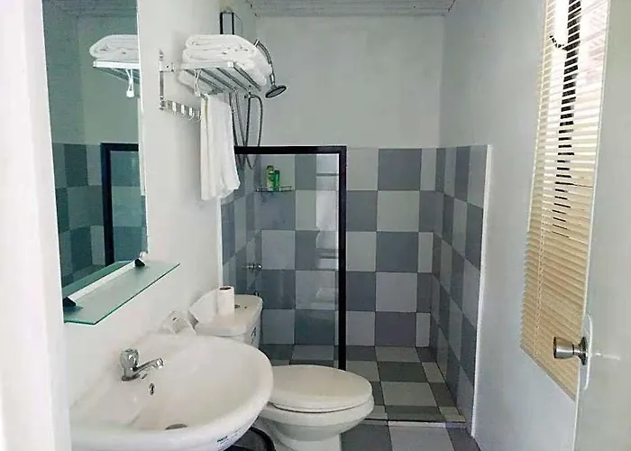 Kokomo Dive Resort Accommodation Hotel