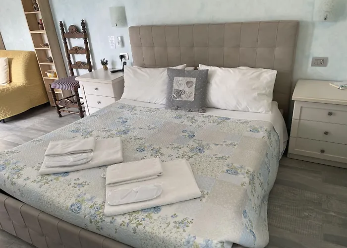 Hotel Diffuso Il Portichetto Sulla Collina A Vezio Perledo