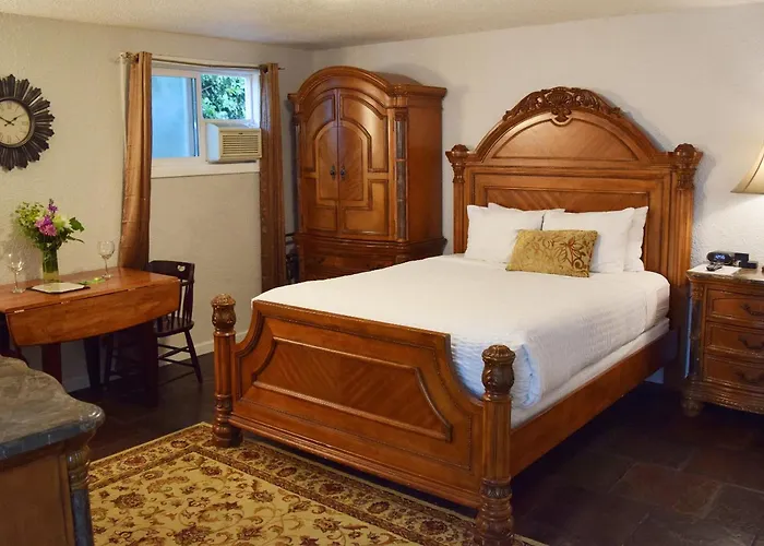 Silverton Inn & Suites