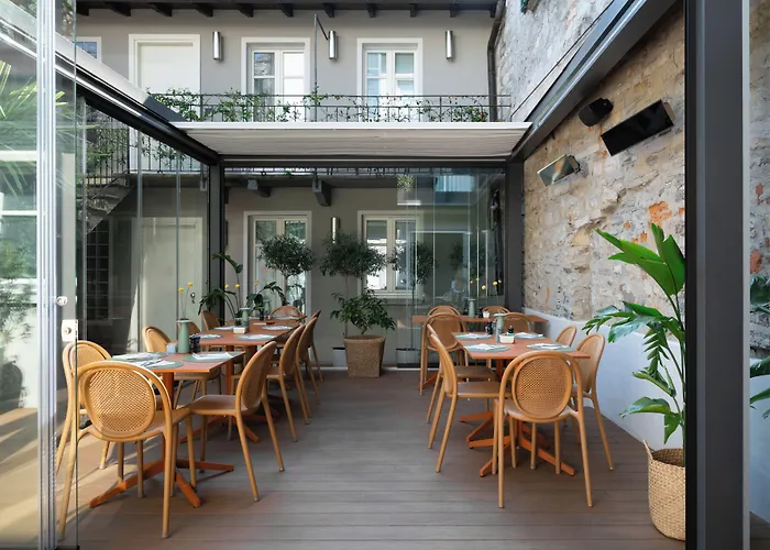 Avenue Hotel