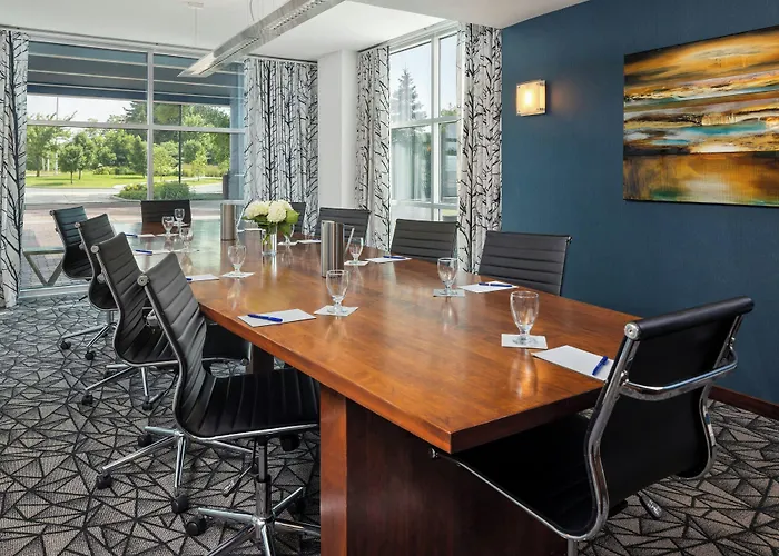 Delta Hotels By Marriott Milwaukee Northwest