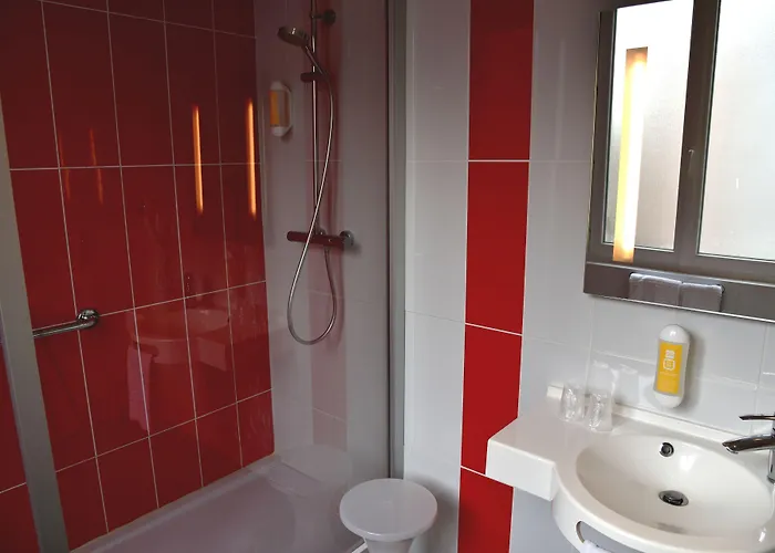 Hotel The Originals Access - Proche Centre-Ville - Gare