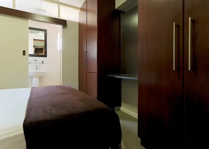 10 On Cape Self Catering Apartments