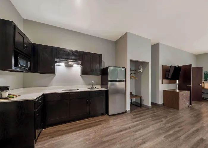 Best Western Plus Bowie Inn & Suites