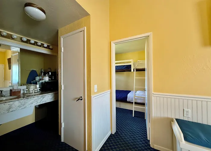 Monterey Bay Lodge