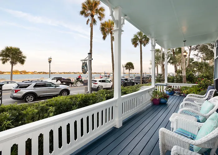 Bayfront Westcott House Bed & Breakfast