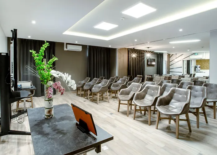 Kyriad Chambery Centre - Hotel Et Residence