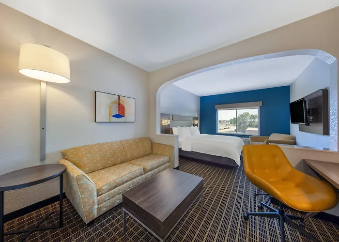 Holiday Inn Express & Suites Pittsburg By Ihg
