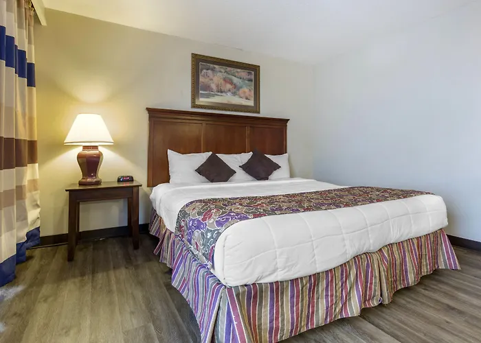 Lamplighter Inn-South