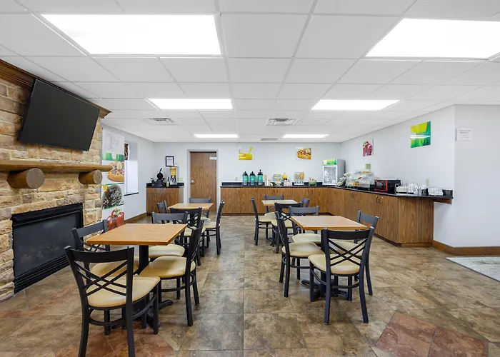 Quality Inn & Suites Monterey I-40