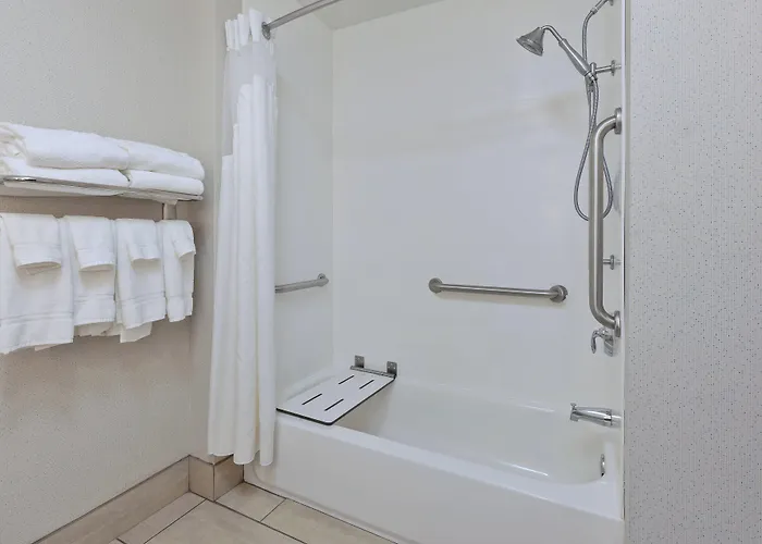 Holiday Inn Express Hotel & Suites Cleveland-Richfield By Ihg