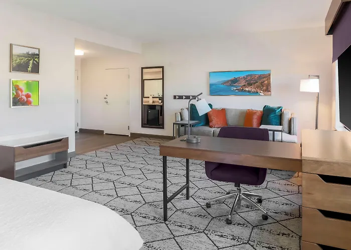 Hampton Inn & Suites Windsor-Sonoma Wine Country