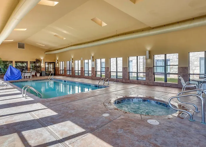 Comfort Inn & Suites Russellville I-40