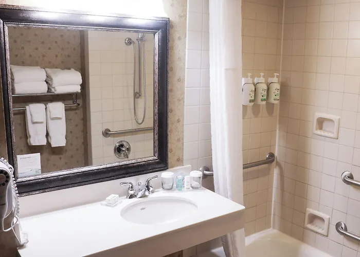 Wingate By Wyndham Peoria - Complimentary Area Shuttle