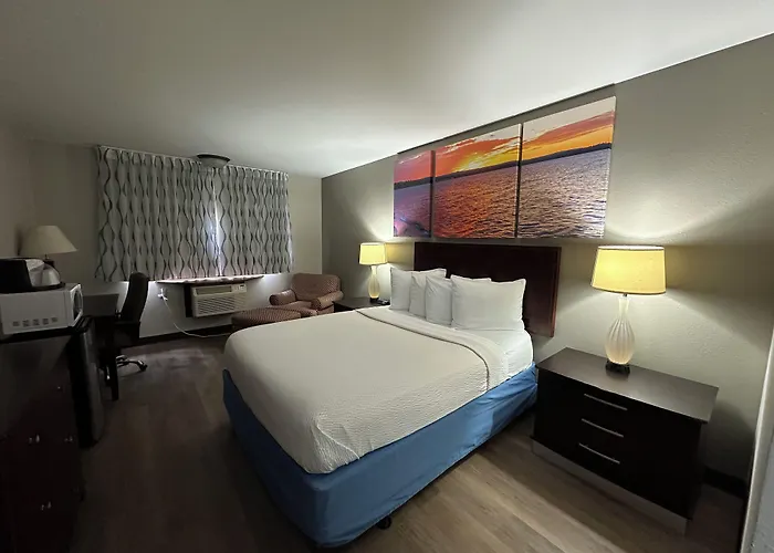 Days Inn & Suites By Wyndham Stevens Point