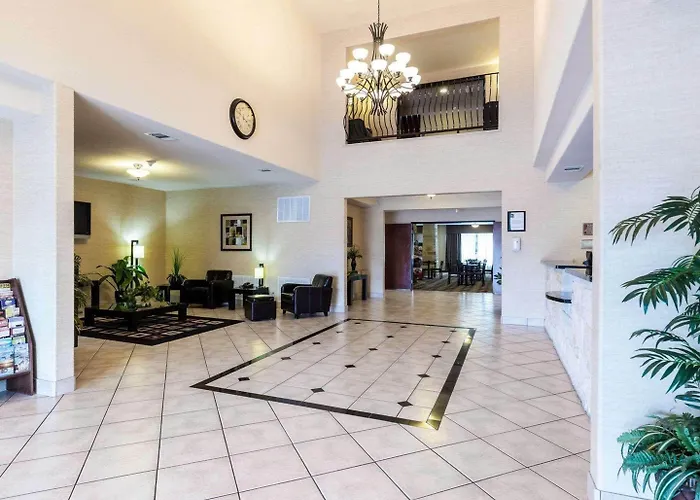 Quality Suites Huntsville Near University