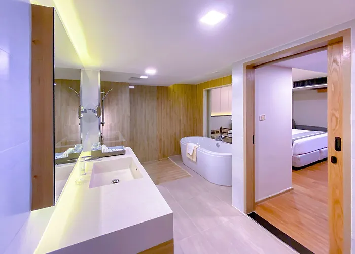 Phuket Graceland Resort And Spa