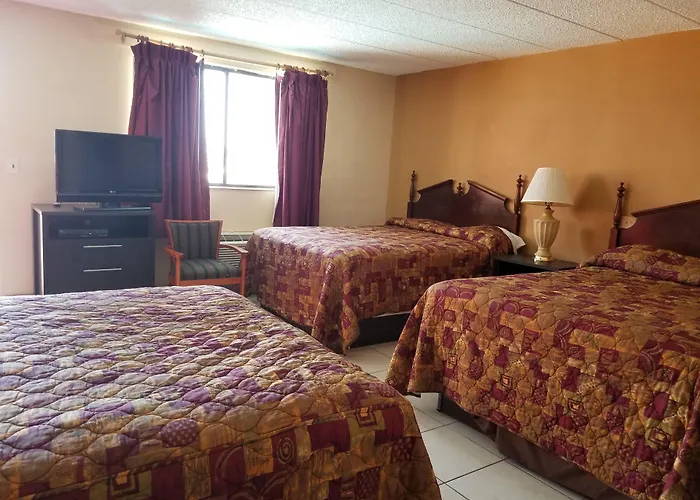 Cloud 9 Inn - Beach Hotel