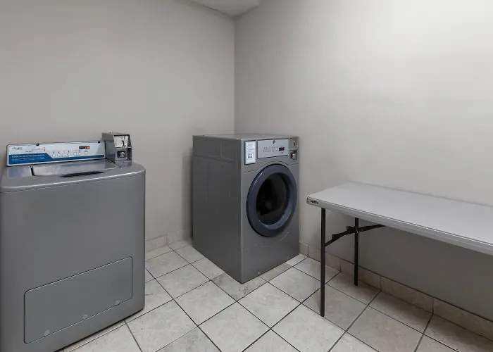 Days Inn & Suites Seaford