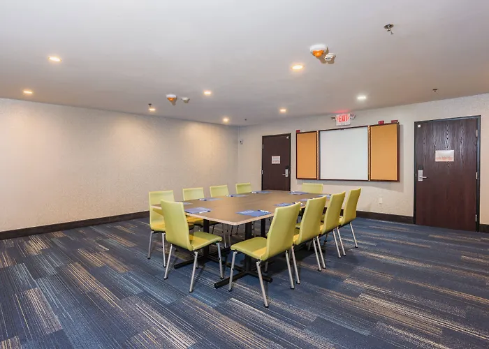 Holiday Inn Express Hotel & Suites Swansea By Ihg