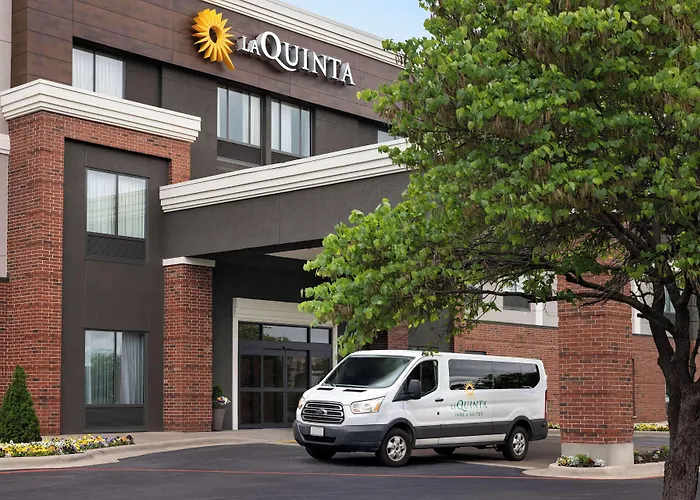 La Quinta Inn & Suites By Wyndham Springfield Airport Rte 66