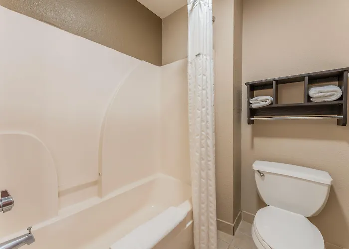 Super 8 By Wyndham Lake Charles Northeast