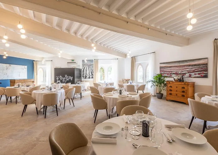 Hostellerie Du Chateau Des Fines Roches