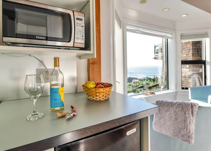 Elk Cove Inn & Spa