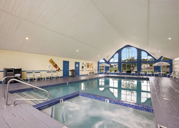 Best Western Harbour Pointe Lakefront