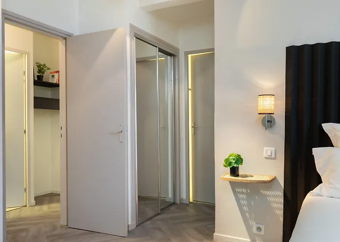 Hotel Chromatics & Restaurant Hill Club By Happyculture