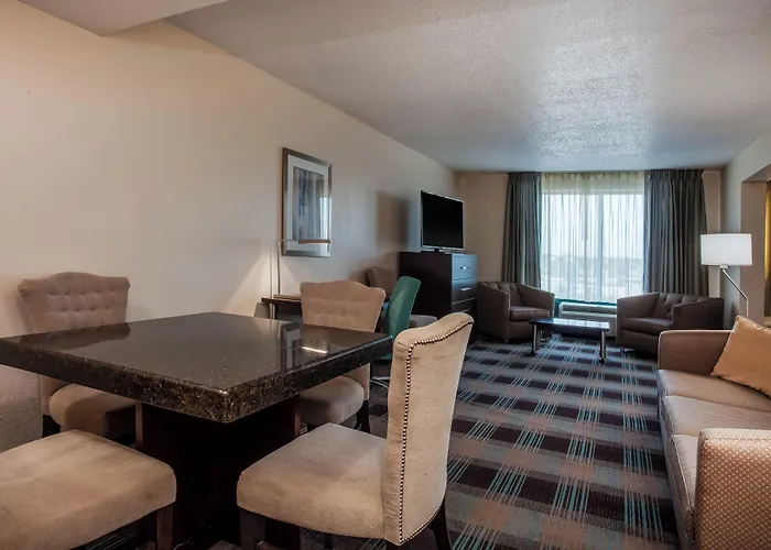 Wingate By Wyndham - Orlando International Airport- Free Hot Breakfast