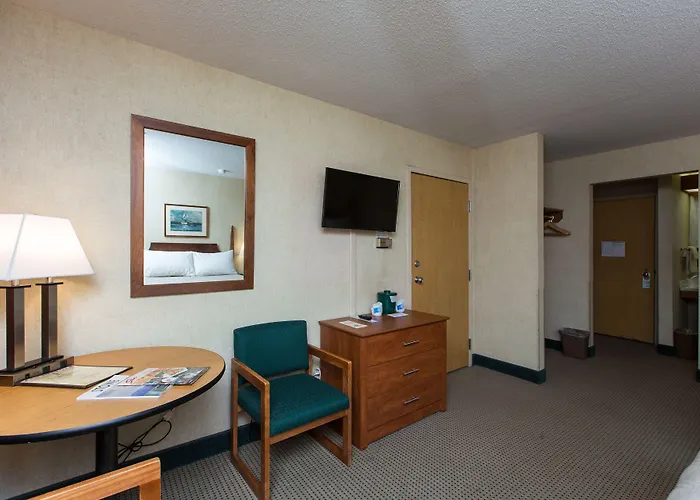 Commodores Inn
