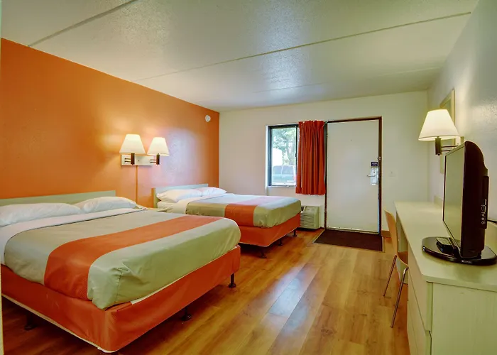Motel 6-Chicopee, Ma - Springfield