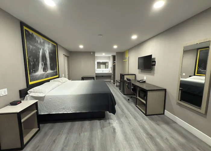 Super 8 By Wyndham Visalia