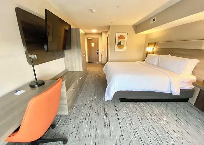 Holiday Inn Express & Suites Elyria By Ihg
