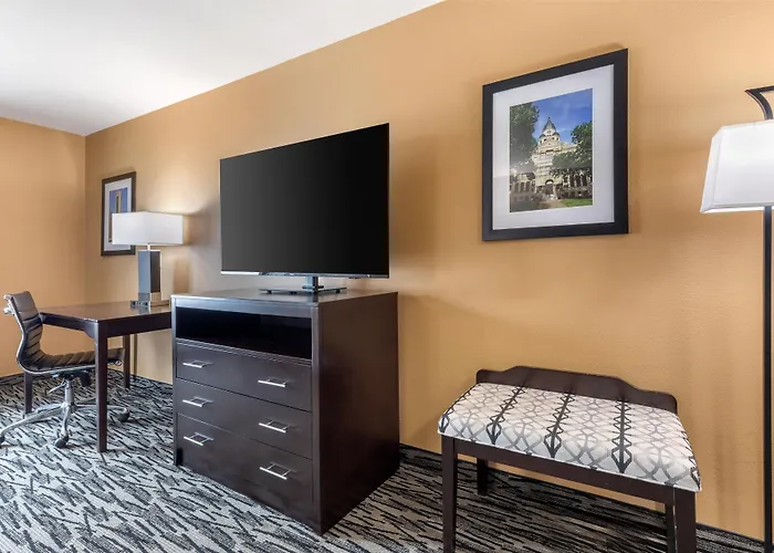 Best Western Plus Denton Inn & Suites