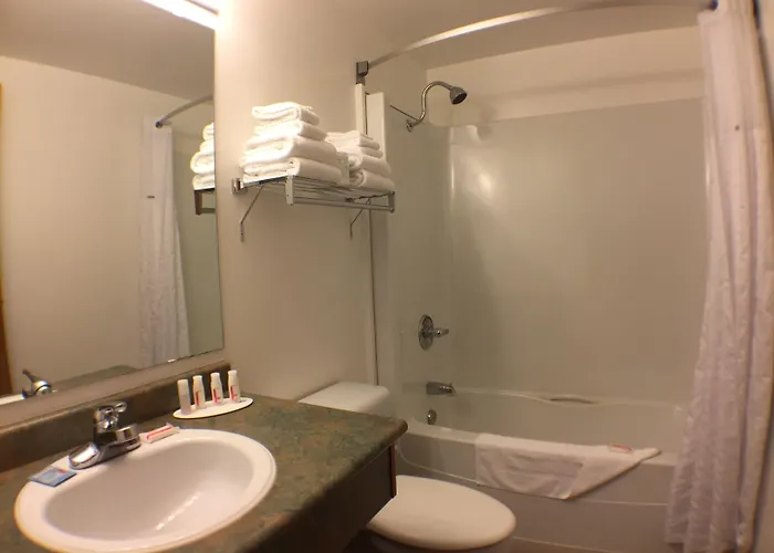 Super 8 By Wyndham Kenora
