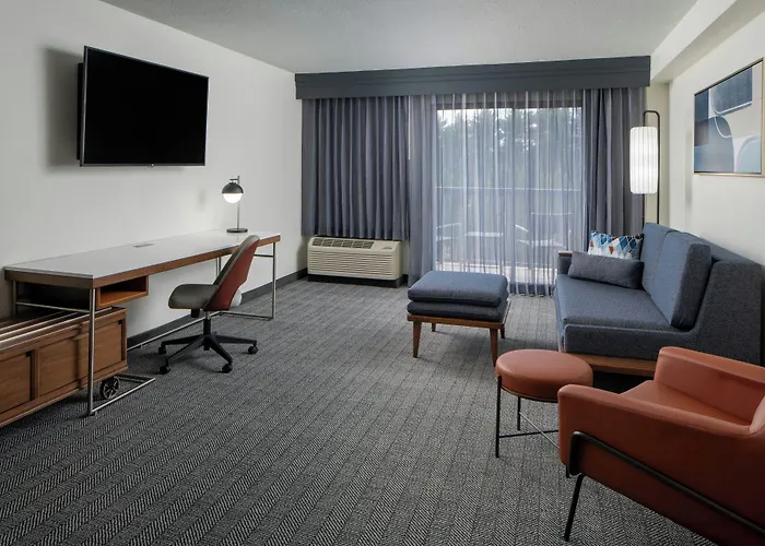 Courtyard By Marriott Decatur