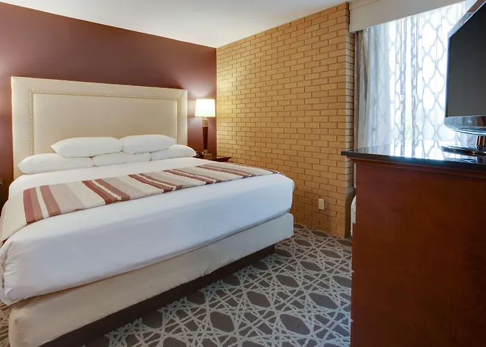Drury Inn & Suites Louisville East