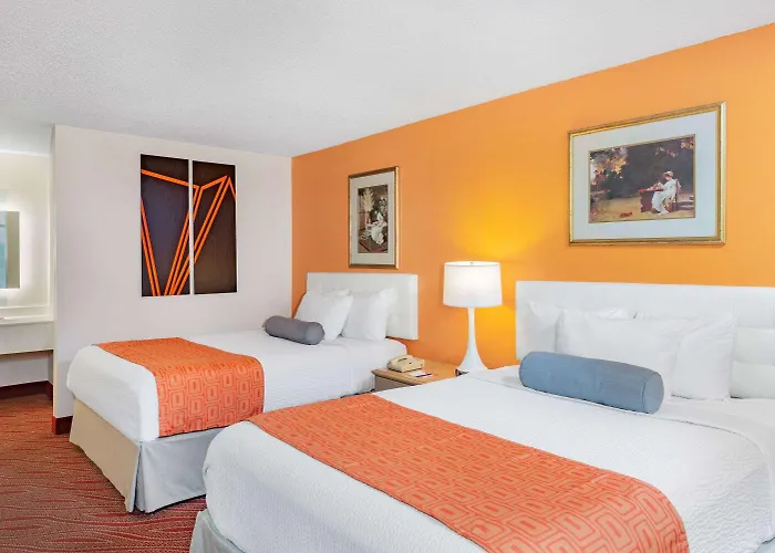 Howard Johnson By Wyndham Staunton